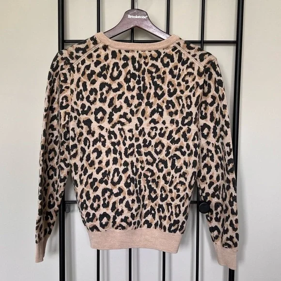 J. Crew 100% Merino Wool Animal Print Crewneck Sweater Sz S - Picture 2 of 8